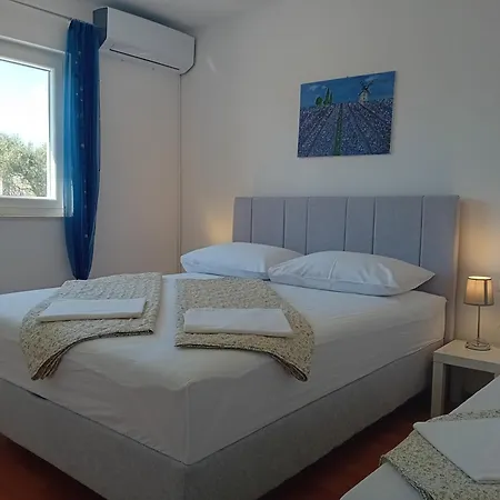 Mala Lanterna Trogir