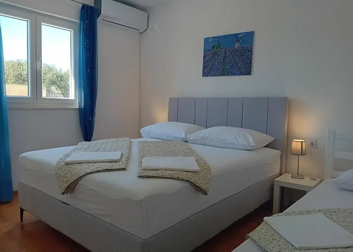 Mala Lanterna Trogir